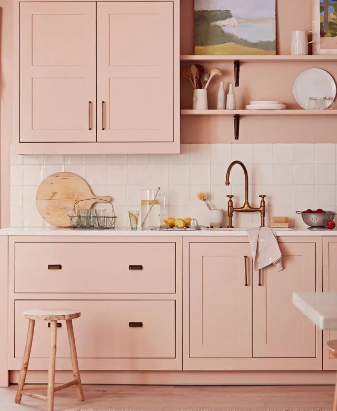 pembe mutfak dolabı